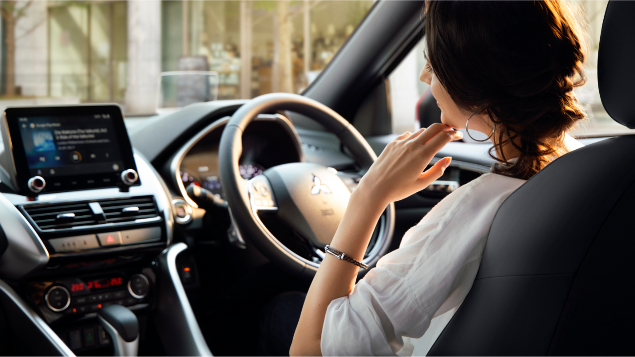 Eclipse Cross interior features