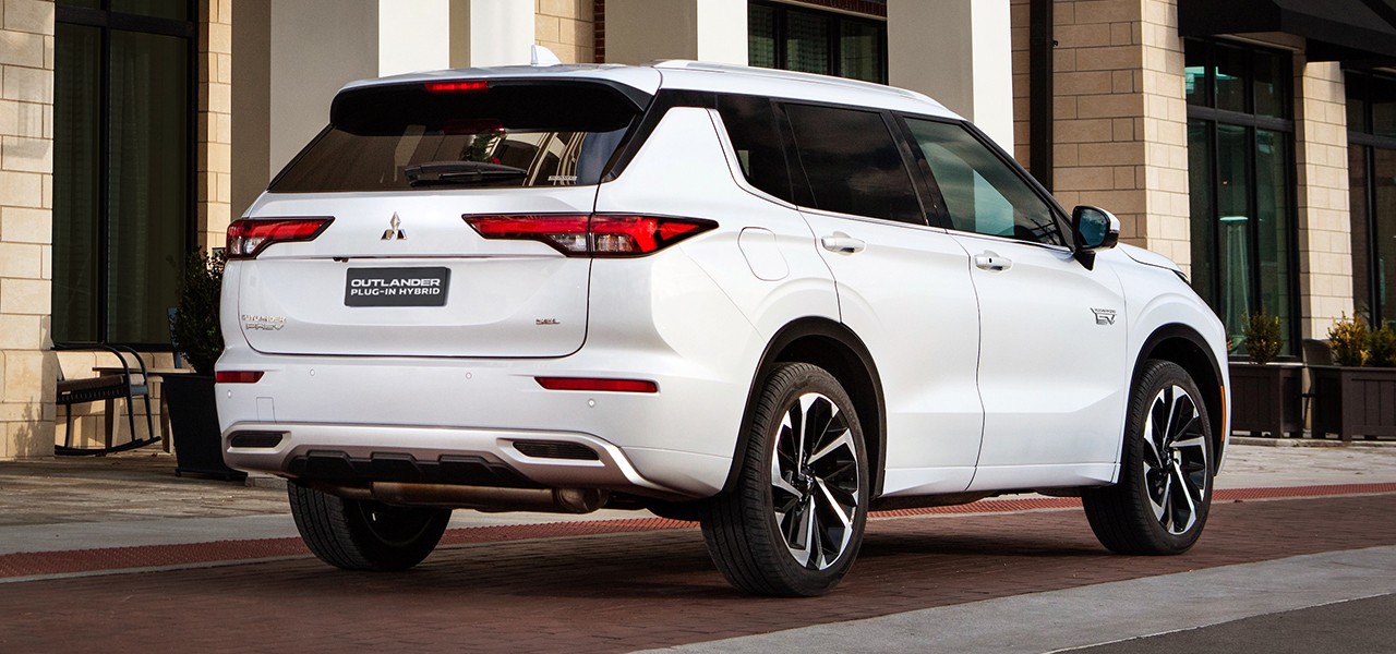White Outlander side profile